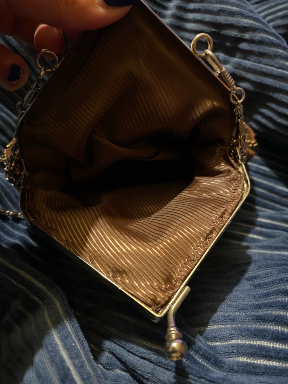 Elegant Gold Floral Evening Bag - Picture 6 of 8